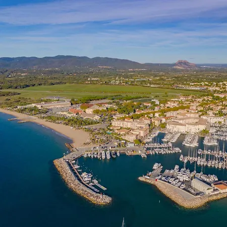 Les Palmiers Hotel